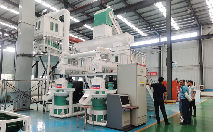 顆粒機成套生產(chǎn)線設備展示